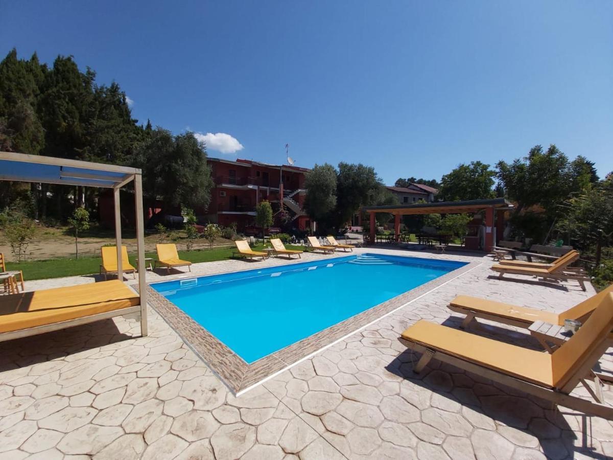 Ilias Apartments Ipsos Ngoại thất bức ảnh