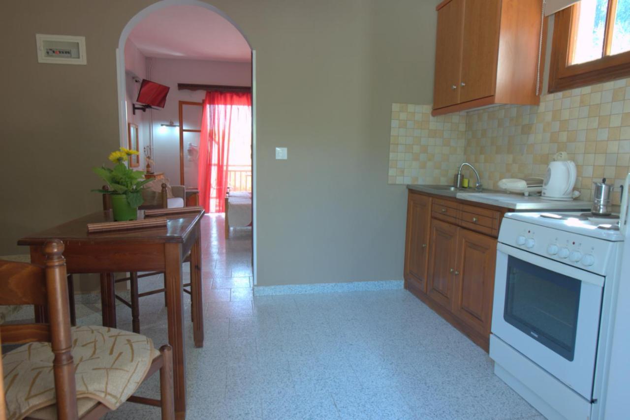 Ilias Apartments Ipsos Ngoại thất bức ảnh